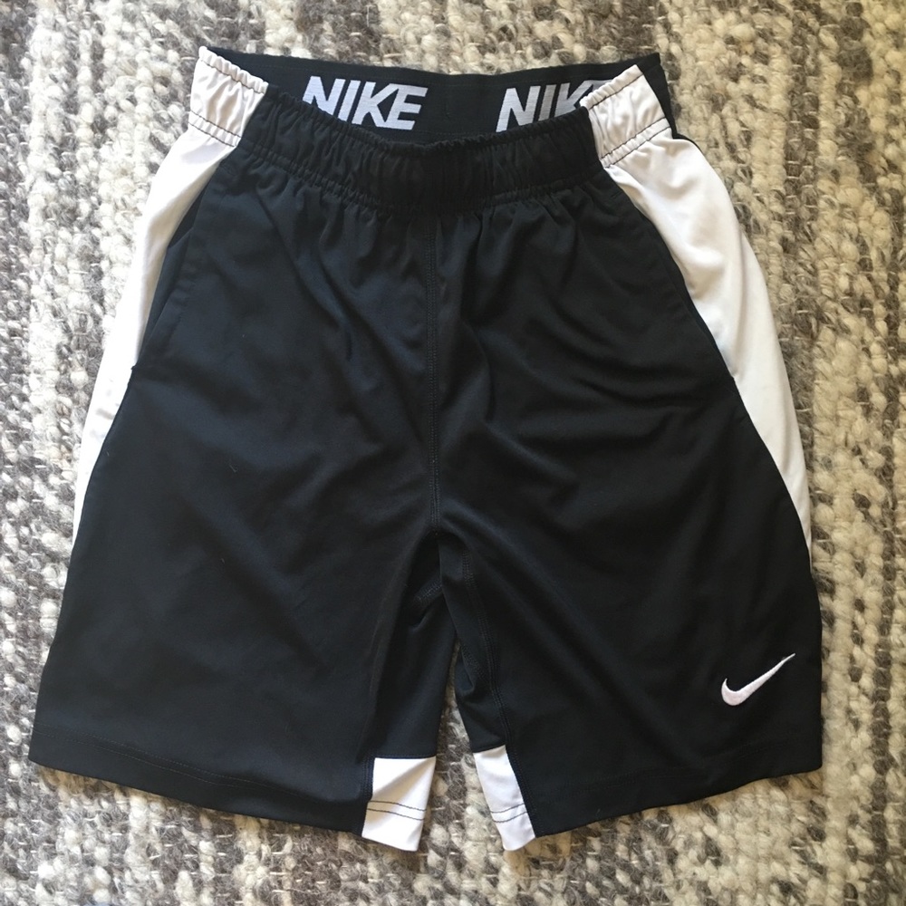 Nike Boys M 10-12yr 137-147 shorts Dri-fit